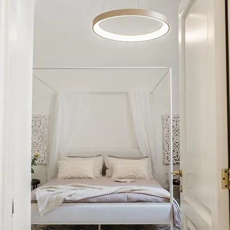 Apartment Balmes 18 *